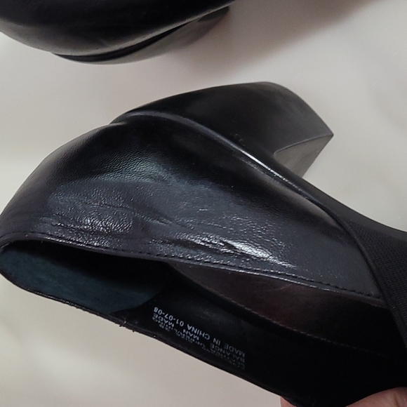 Shoes - Picture 2 of 4